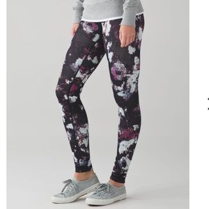 Lululemon Wunder Under Pant (Hi-Rise)
Kara Blossom Multi